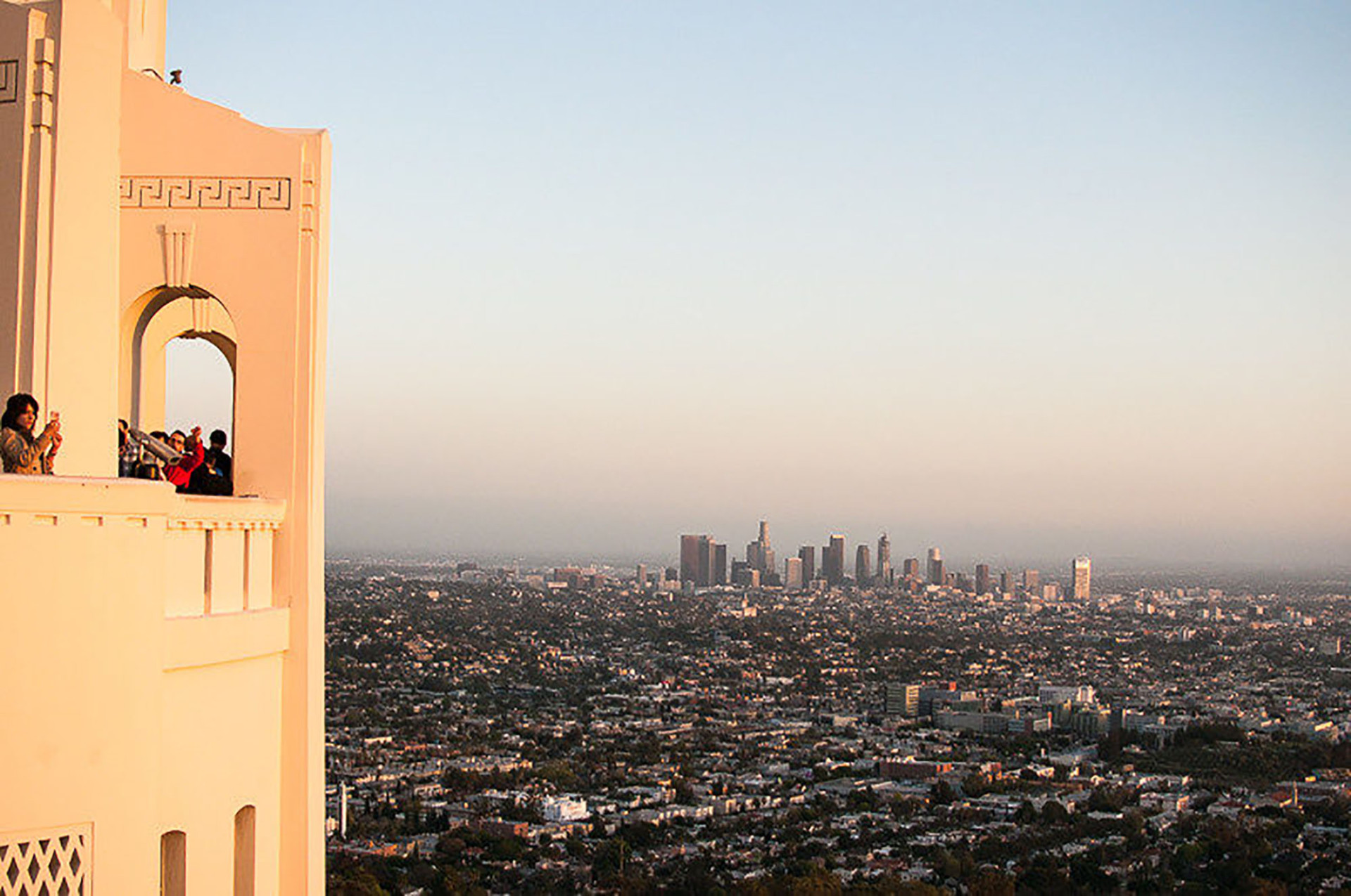 Orange Drive Hostel Review - Top Hostel in Los Angeles - Daydream Believer